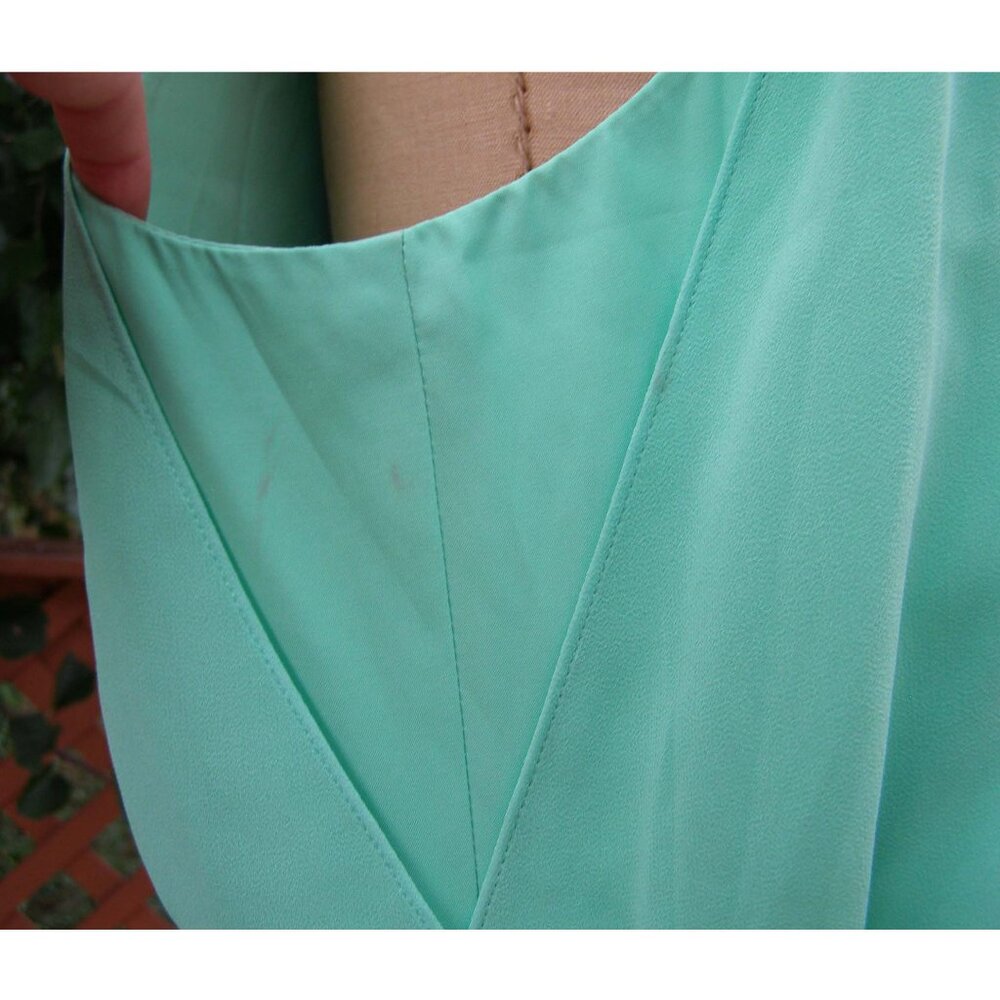 💥 HOST PICK 🤩 size 14 Vince Camuto Bejeweled Sleeveless Green Gown - Picture 12 of 16